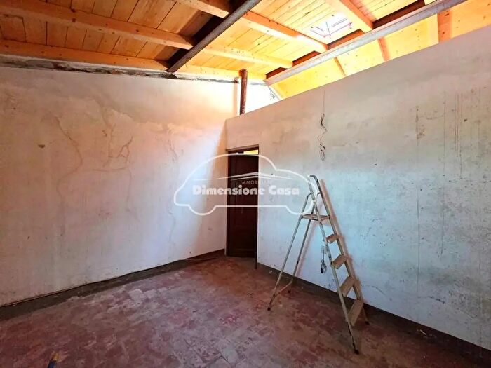 Casa con 6 locali in vendita in Lucca