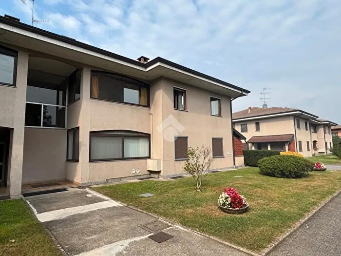 Appartamento trilocale in vendita in Via Dante Alighieri, Castelletto Sopra Ticino