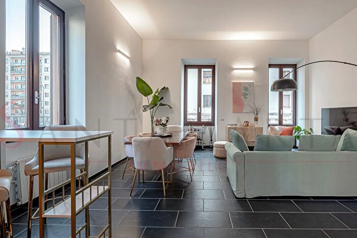 Appartamento quadrilocale in vendita in Viale Monte Santo, Milano