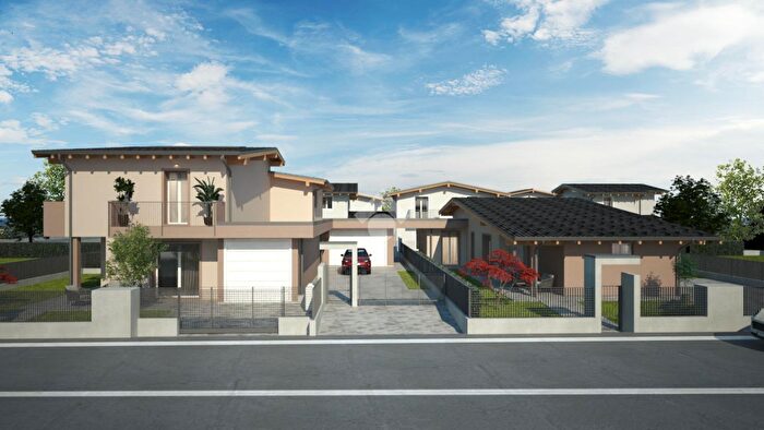 Casa quadrilocale in vendita in Piazza a Locatelli, Caravaggio