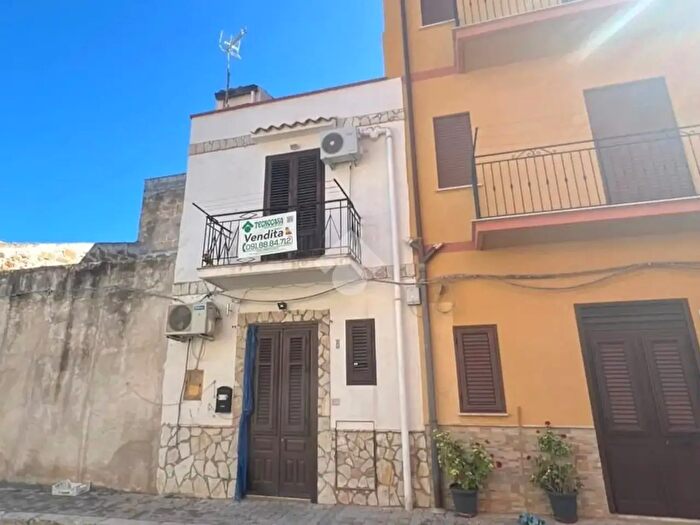 Casa quadrilocale in vendita in Via C Cavour, Balestrate