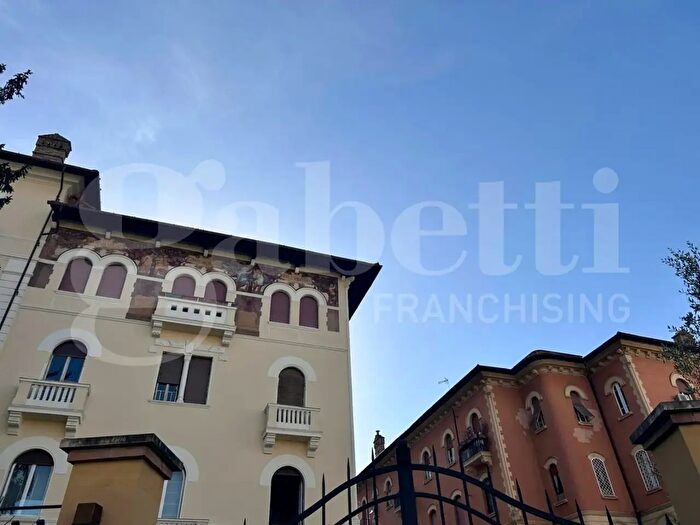 Appartamento con 5 locali in affitto in Via Siacci, Roma