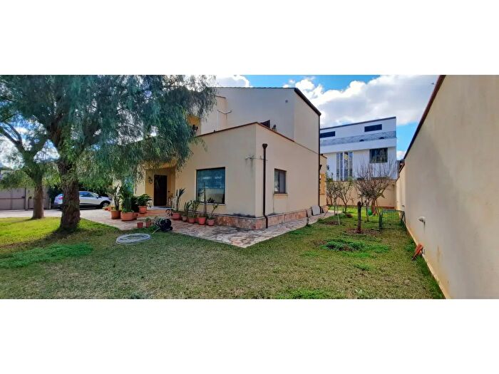 Casa con 7 locali in vendita in Via Agenore, Palermo