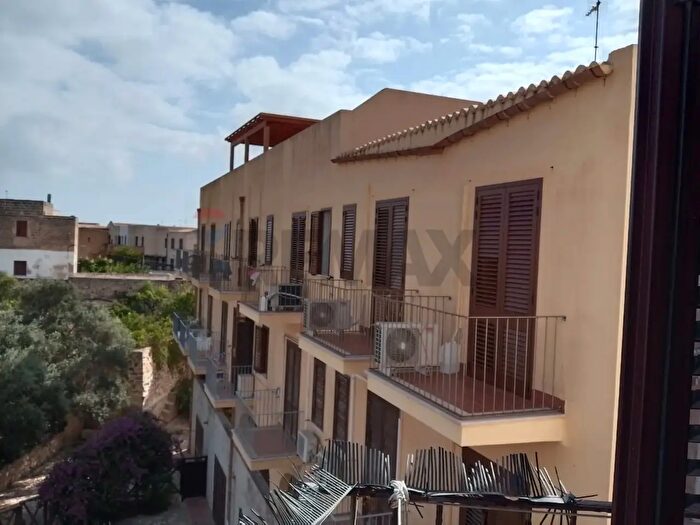 Appartamento con 6 locali in vendita in Via Esperanto, Favignana
