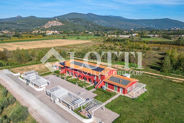 Casa con 6 locali in vendita in Ia Circonvallazione, Calcinaia