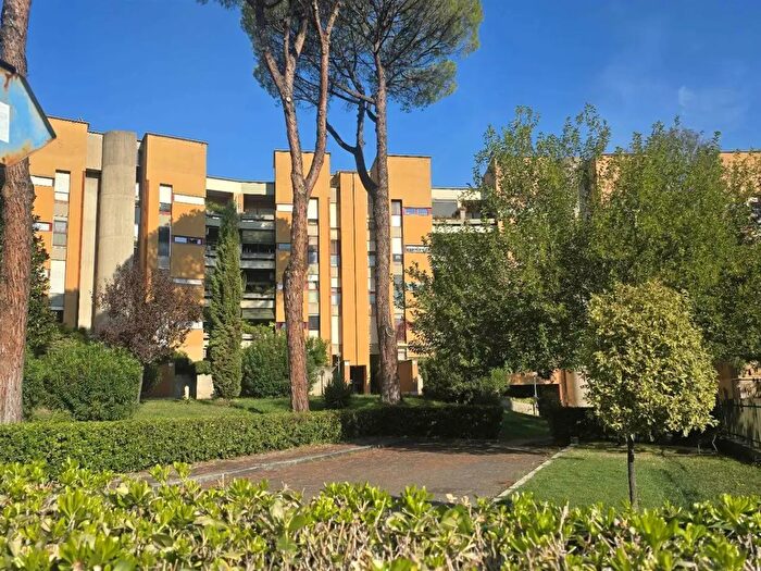 Appartamento con 6 locali in vendita in Via Carlo Giuseppe Bertero, Roma