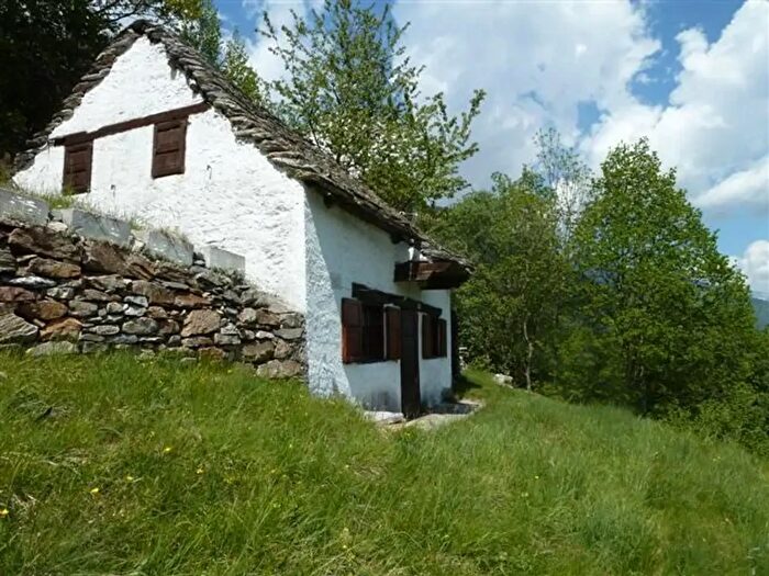 Casa bilocale in vendita in Via Bugliaga, Trasquera