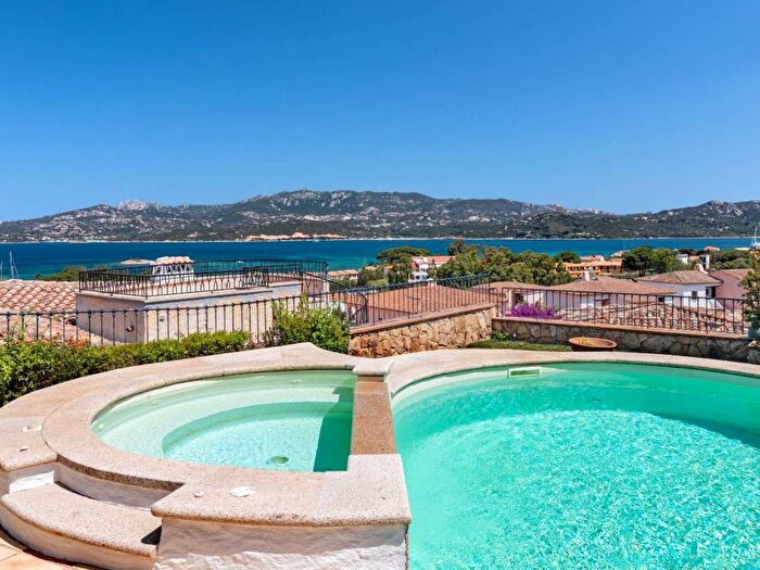 Casa con 6 locali in affitto in Cannigione, Arzachena