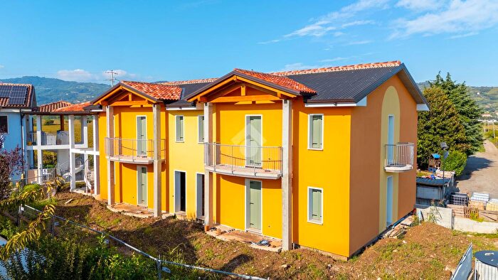 Casa con 6 locali in vendita in Via Santa Margherita, Montecchia Di Crosara