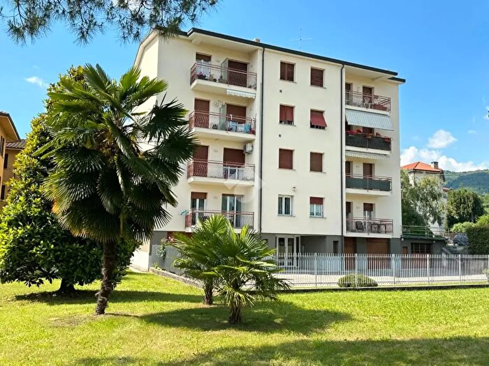Appartamento trilocale in vendita in Via Risorgimento, Olgiate Molgora