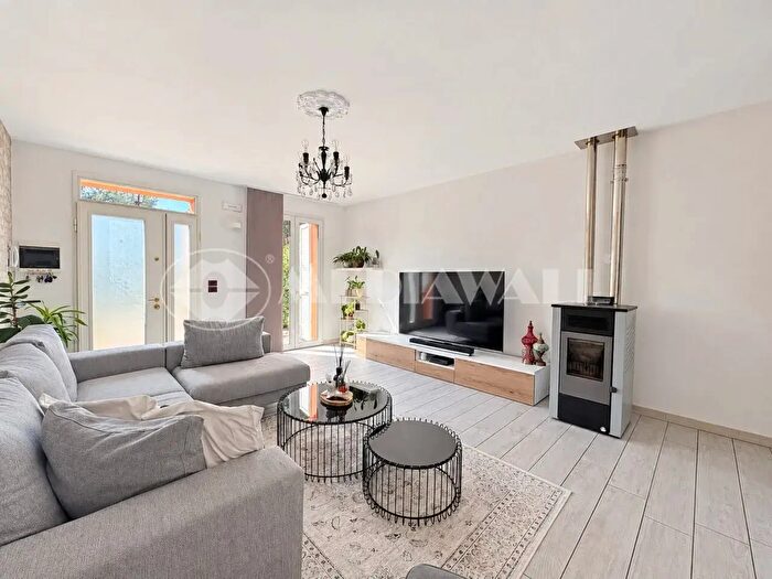 Casa con 7 locali in vendita in Via Vallenoncello, Pordenone