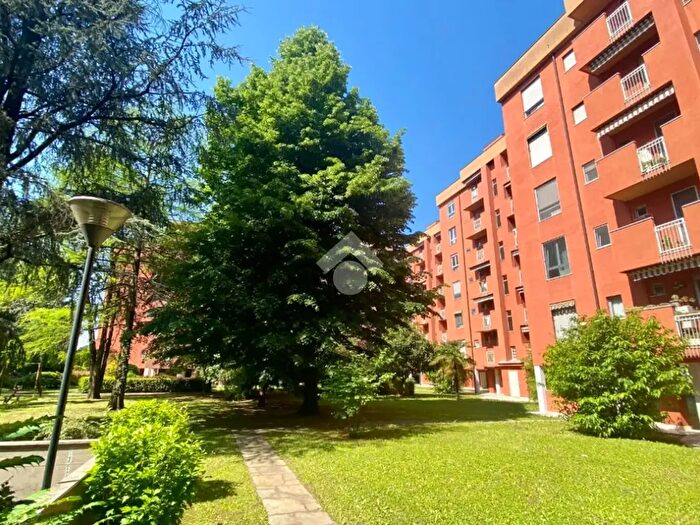 Appartamento quadrilocale in vendita in Via Valsesia, Milano