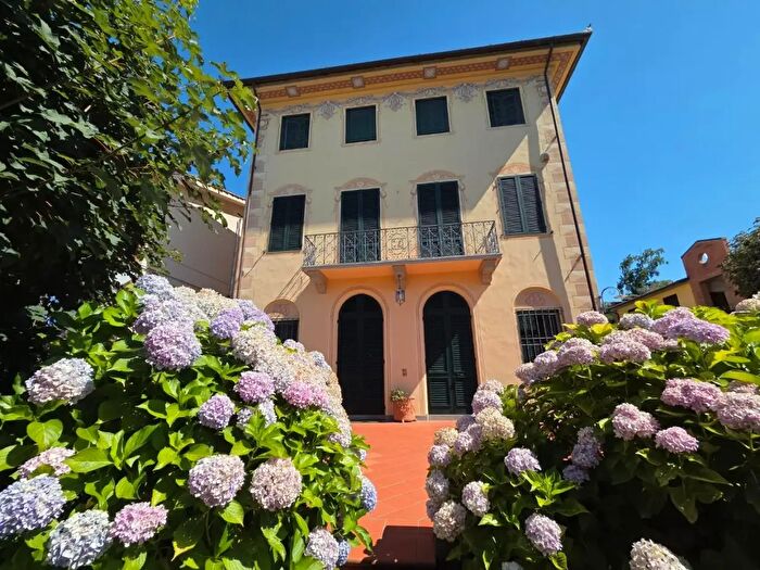 Casa con 12 locali in vendita in Capannori