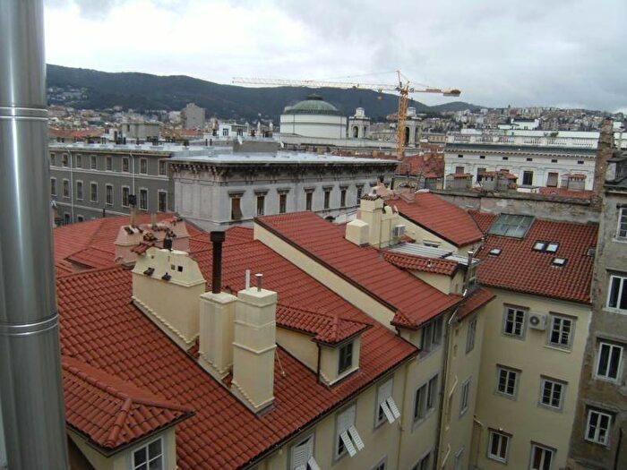 Appartamento monolocale in affitto in Borgo Teresiano, Trieste