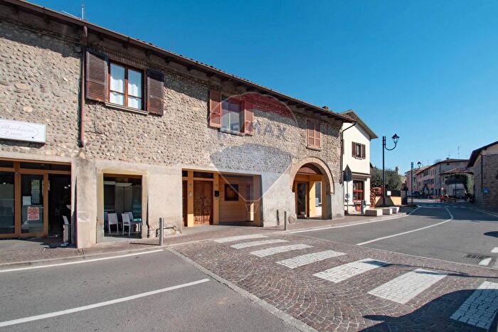 Appartamento trilocale in vendita in Via Giuseppe Verdi, Erbusco