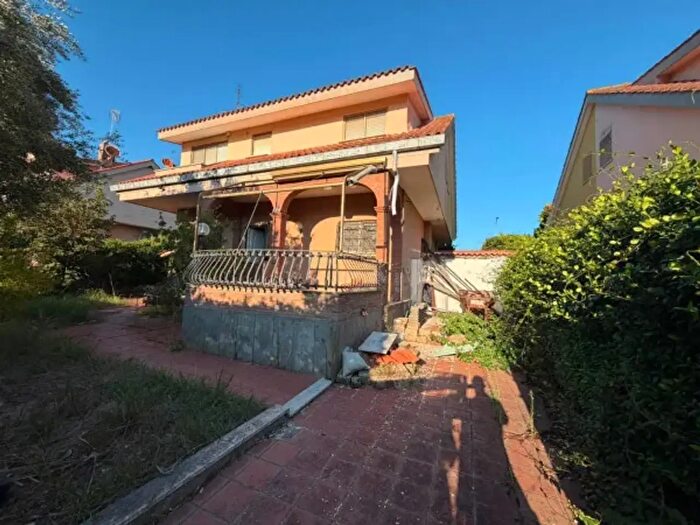 Casa trilocale in vendita in Viale Corona Boreale, Ardea