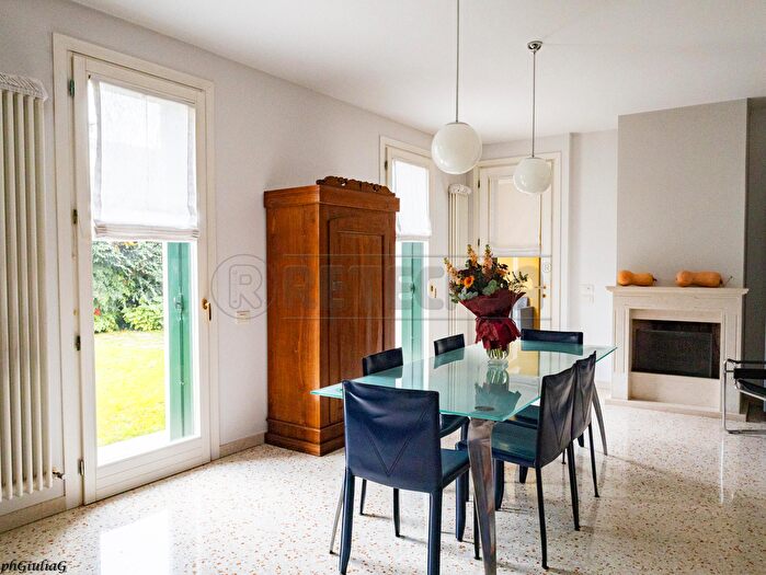 Casa con 8 locali in vendita in Via Dante, Dueville