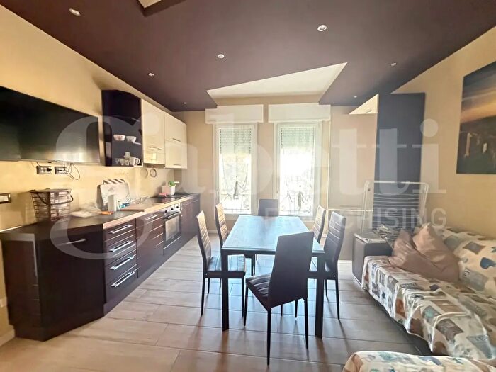 Appartamento con 5 locali in affitto in Via Emilia Ponente, Bologna