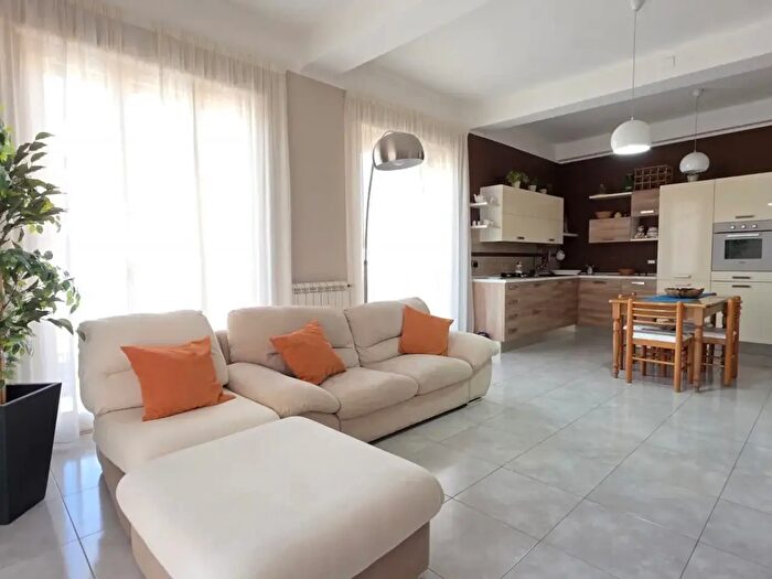 Appartamento trilocale in vendita in Via del Sole, Milazzo