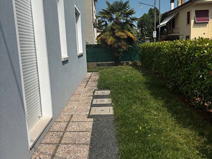 Appartamento trilocale in affitto in Via Giuseppe Gradenigo, San Giuseppe Aeroporto, Treviso