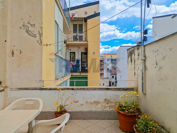 Appartamento con 5 locali in affitto in Catania