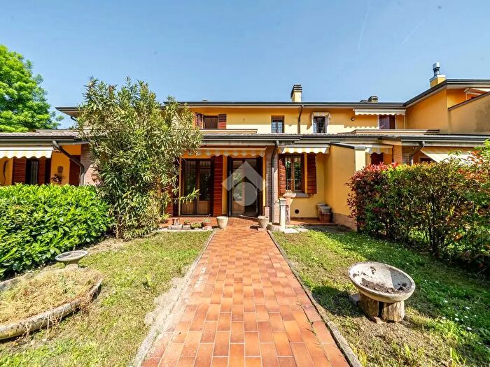 Casa quadrilocale in vendita in Via Corte dei Ciliegi, Bagnolo In Piano