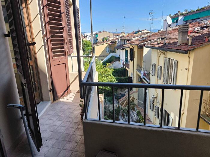 Appartamento trilocale in affitto in Viale Raffaello Sanzio, Ponte alla Vittoria, Firenze
