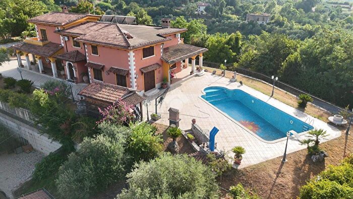 Casa con 16 locali in vendita in Via a dAlessio, Pannarano