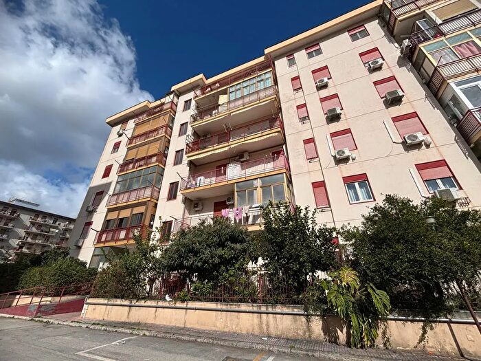 Appartamento con 5 locali in vendita in Via Pietro Scaglione, Palermo