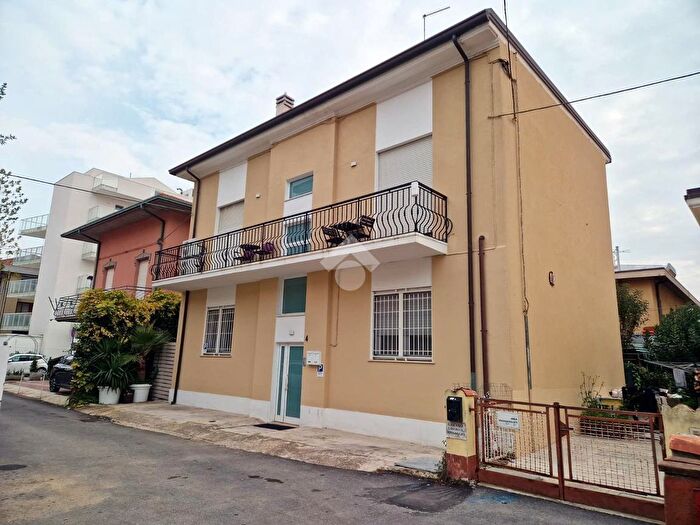 Appartamento trilocale in vendita in Viale Arturo Ferrarin, Rimini