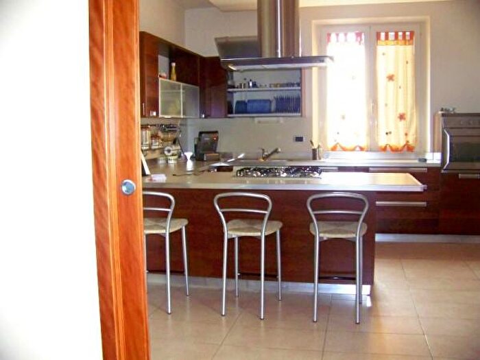 Appartamento con 6 locali in vendita in Via Roma, Monsano