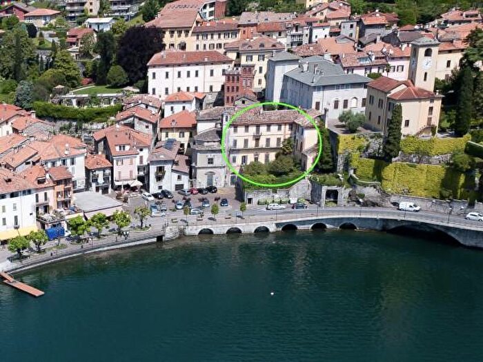 Casa con 6 locali in vendita in Via al Castello, Gravedona ed Uniti