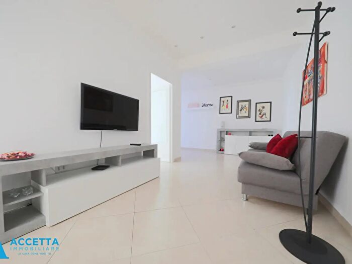 Appartamento trilocale in affitto in Via Rintone, Taranto
