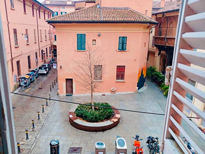 Appartamento trilocale in affitto in Via degli Albari, Centro Storico, Bologna