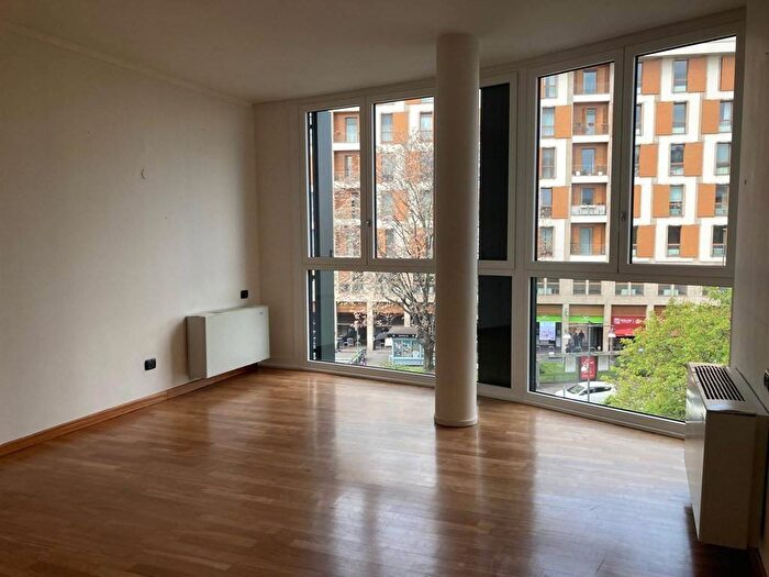 Appartamento trilocale in affitto in Largo la Foppa, Moscova, Milano