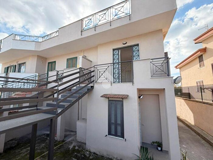 Appartamento trilocale in affitto in Via Carrafiello, Varcaturo, Giugliano in Campania