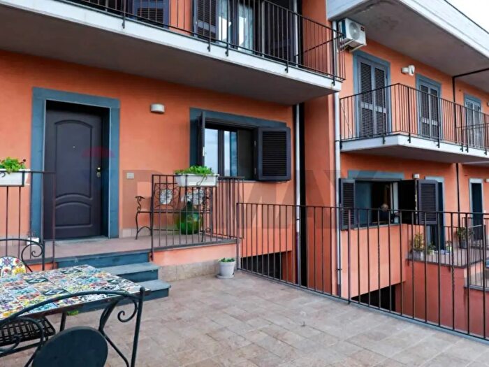 Casa con 7 locali in vendita in Via Nino Martoglio, Valverde