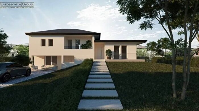 Casa con 6 locali in vendita in Camponogara