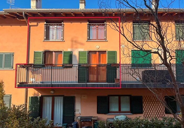 Appartamento trilocale in vendita in Via Volta, Alta Valle Intelvi