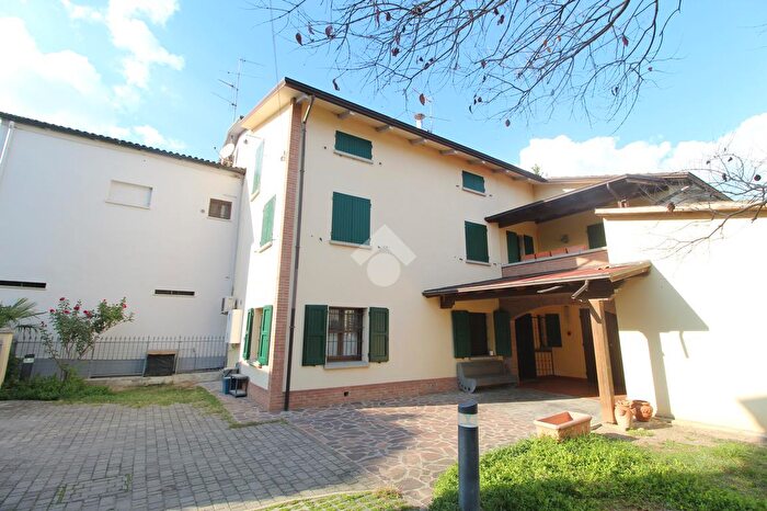 Casa quadrilocale in vendita in Via Marconi, Cadelbosco Di Sopra