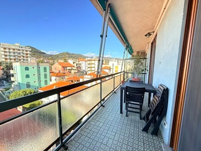 Appartamento con 5 locali in vendita in Via della Cornice, Taggia