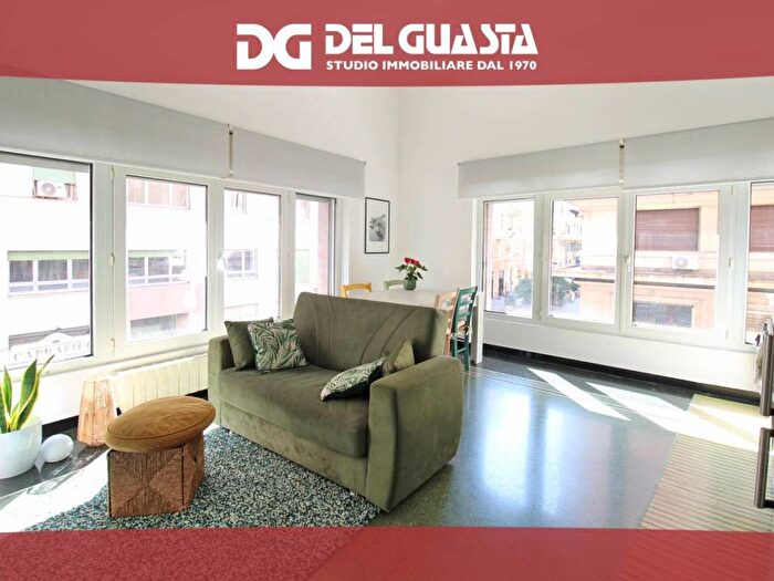 Appartamento trilocale in affitto in Via Settembre, San Vincenzo, Genova