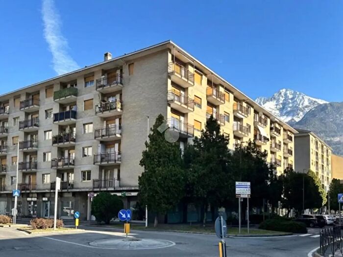 Appartamento trilocale in vendita in Via Monte Vodice, Aosta