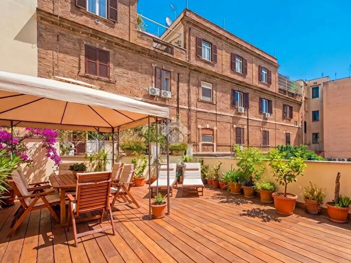 Appartamento trilocale in vendita in Via Candia, Roma