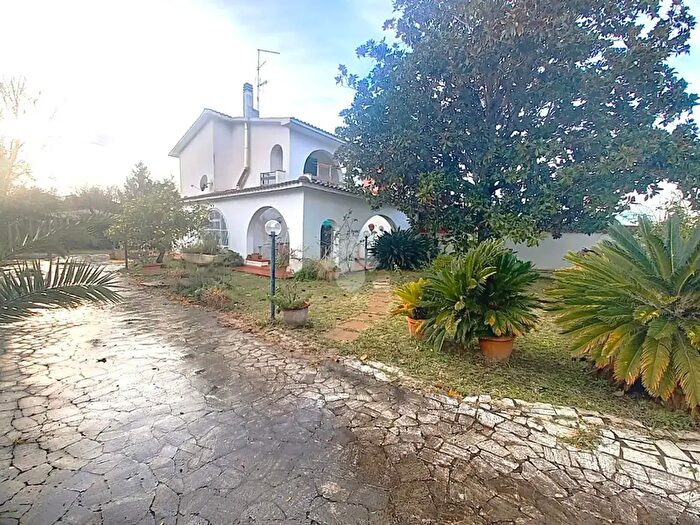 Casa con 5 locali in vendita in Via Lambro, Ardea