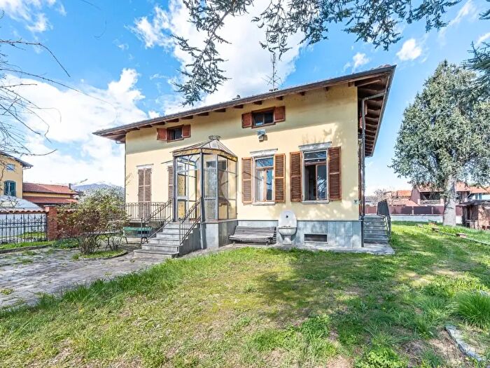 Casa con 8 locali in vendita in Via Ines Magnoni, Villanova Canavese
