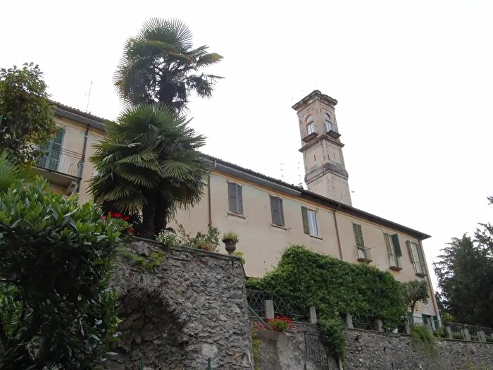 Appartamento quadrilocale in vendita in Via Alessandro Volta B, Lambrugo