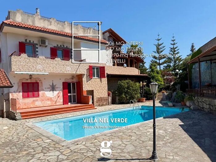 Casa con 8 locali in vendita in Via Vicinale Festinese O, Giugliano In Campania