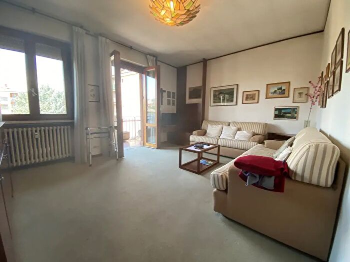 Appartamento con 6 locali in vendita in Via Porto Tolle, Verona