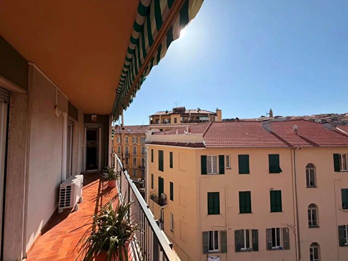 Appartamento trilocale in vendita in Via Cavour, Ventimiglia